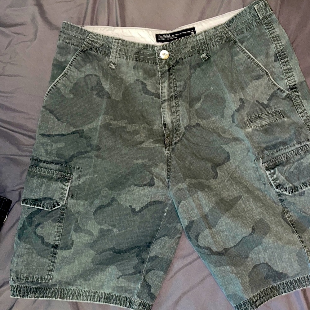Men’s Billabong Camo shorts